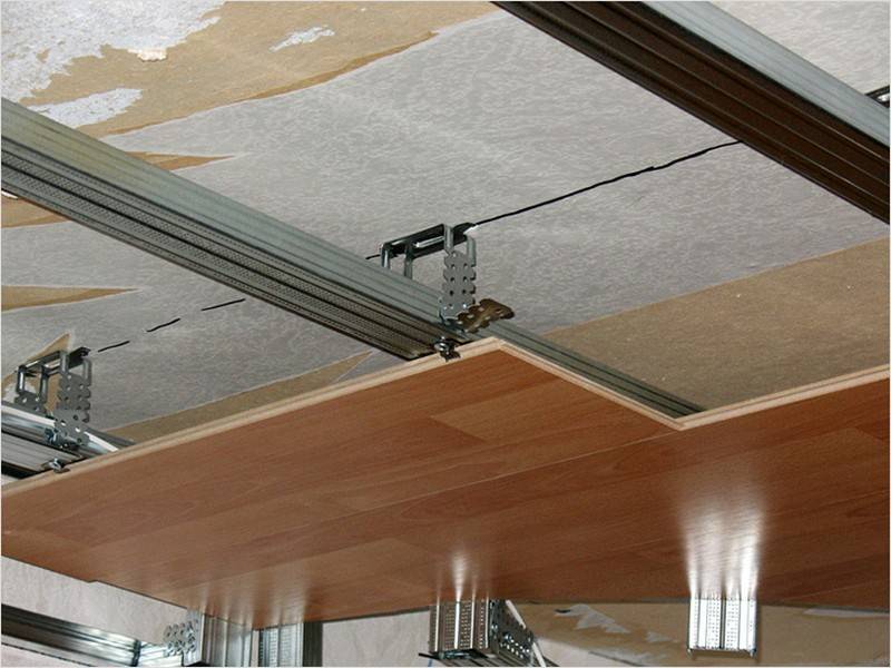 Потолок из ламината - отделка своими руками
