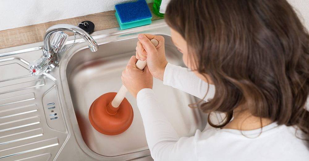 Почему нужно как можно быстрее устранить запах от канализации