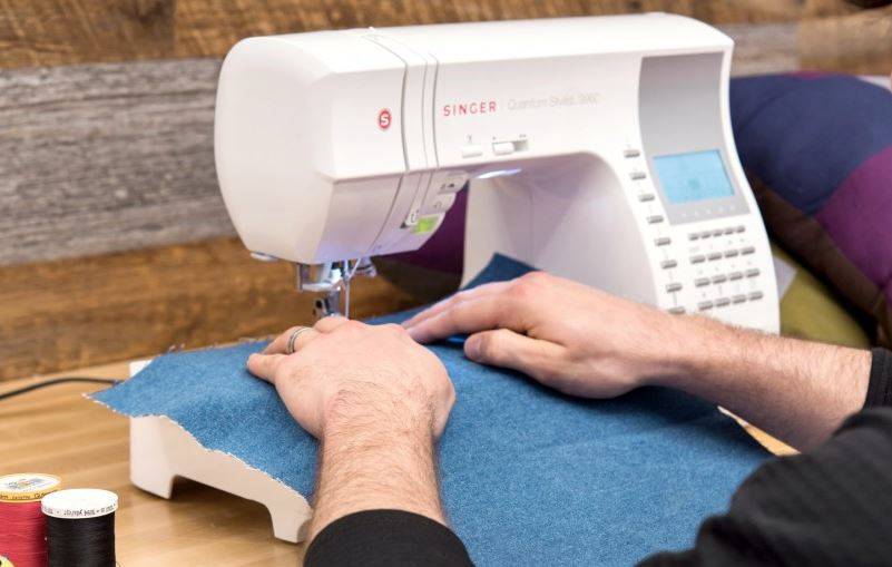 14 лучших швейных машин для дома и рекомендации по выбору