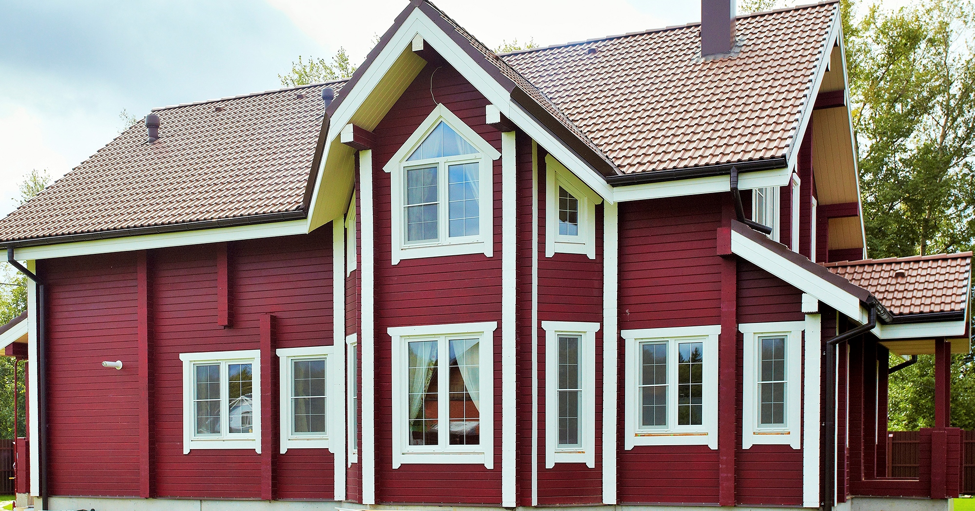 Покраска каркасного дома снаружи: чем и как лучше красить здание своими руками после постройки