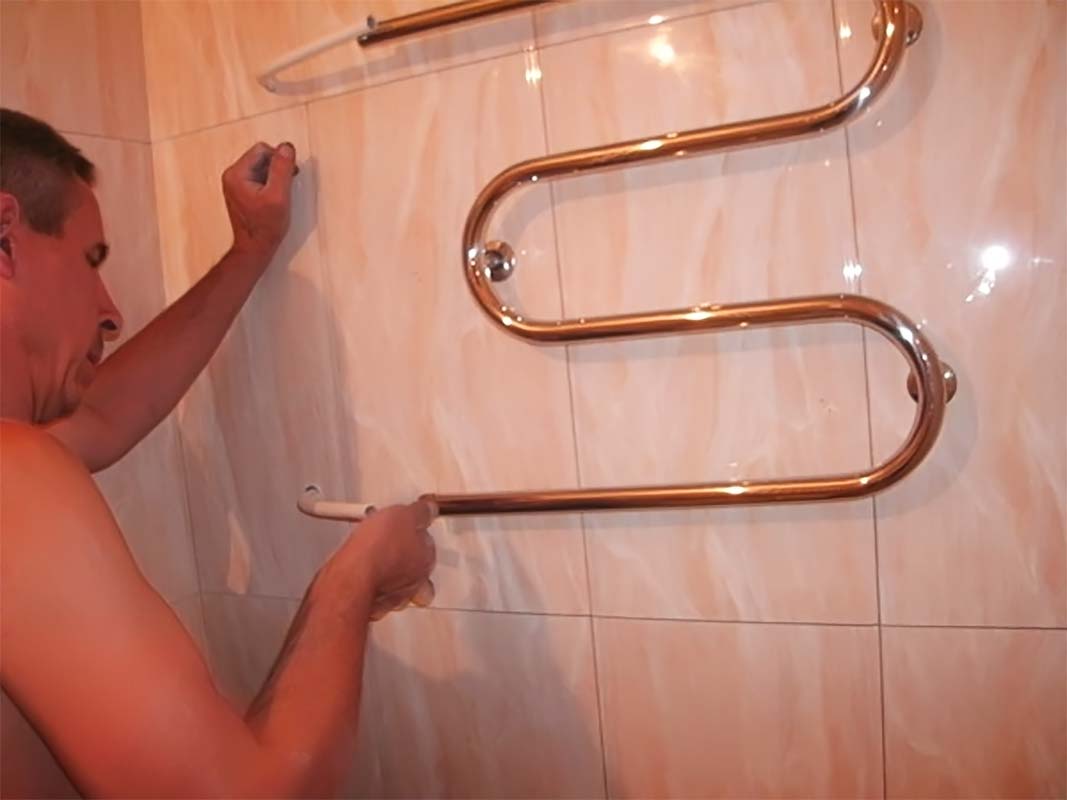 Как поменять полотенцесушитель в ванной своими руками