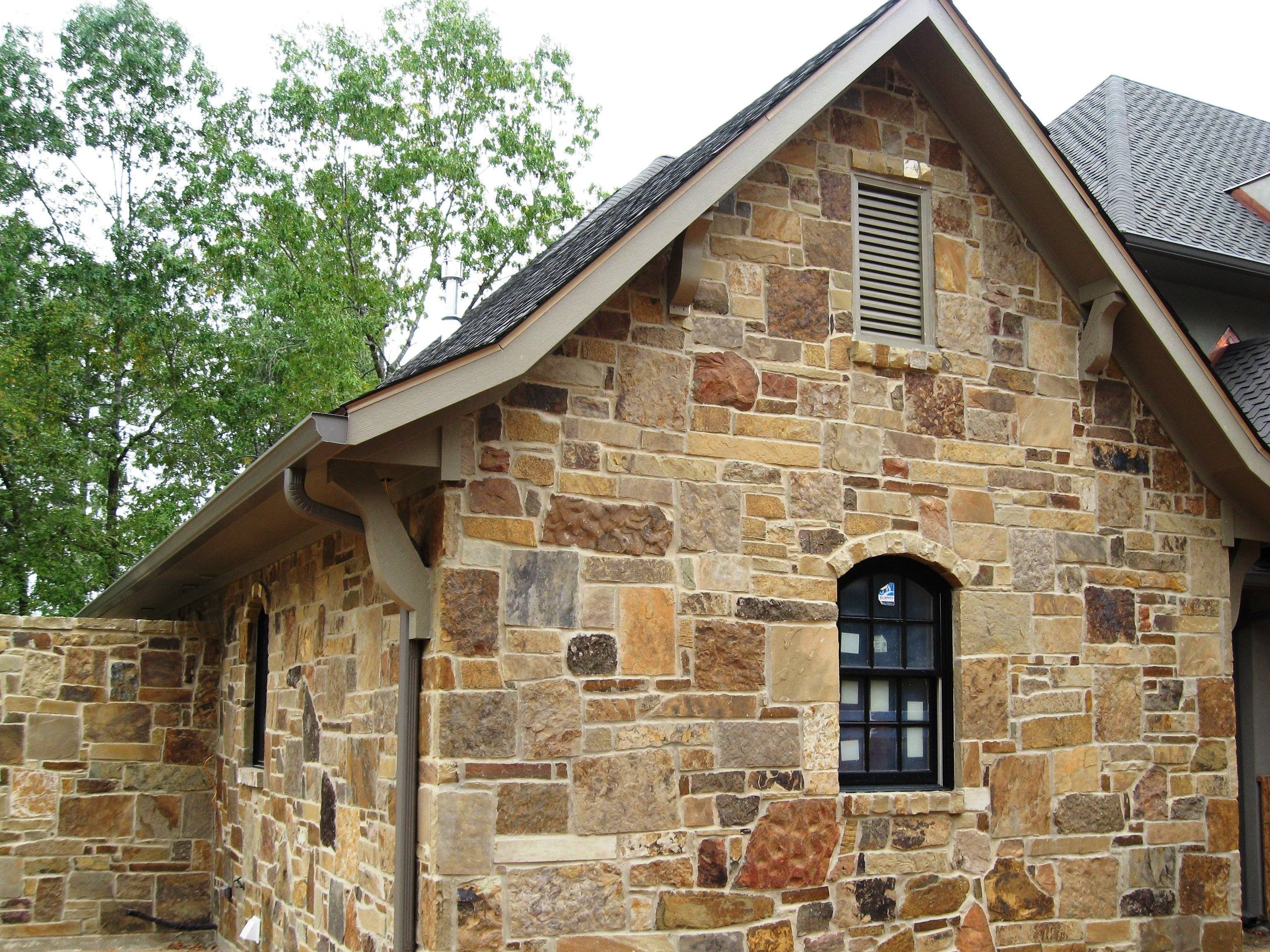 Облицовка дома искусственным камнем - для наружной отделки фасада