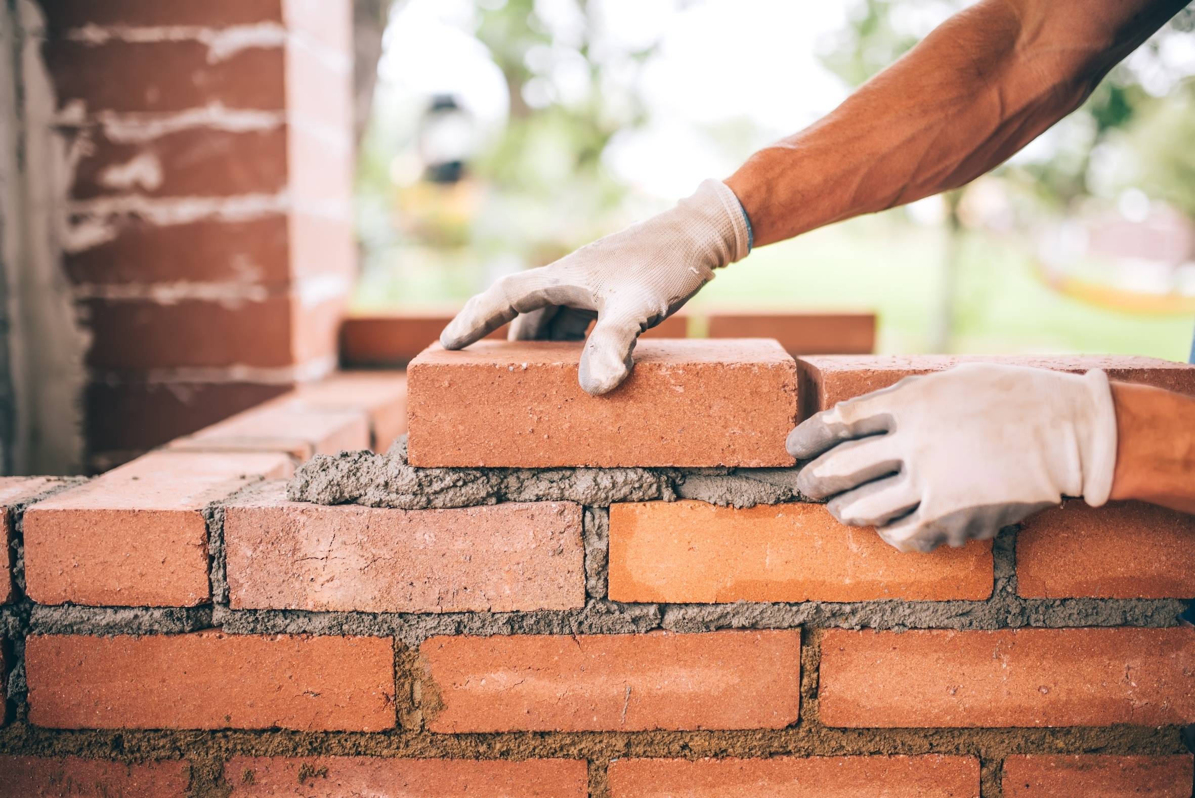 Рекомендации опытных строителей, какие кирпичи лучше использовать для строительства дома и почему
