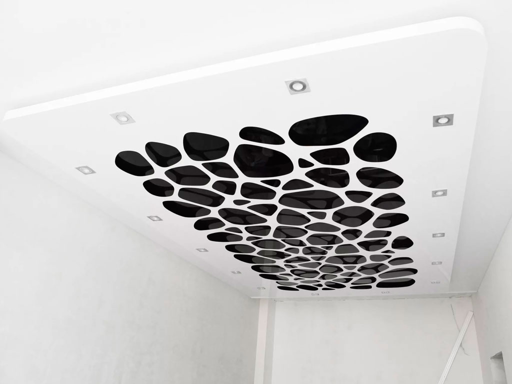Перфорированные натяжные потолки: виды натяжных потолков с перфорацией, двухслойный потолок с подсветкой, варианты устройства