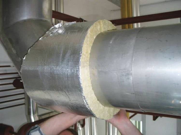 Как утеплить вентиляционную трубу: подбор материала и технология