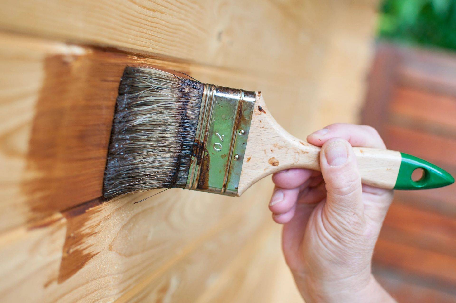 Чем покрасить деревянный дом снаружи: выбор покрытия и советы по его нанесению