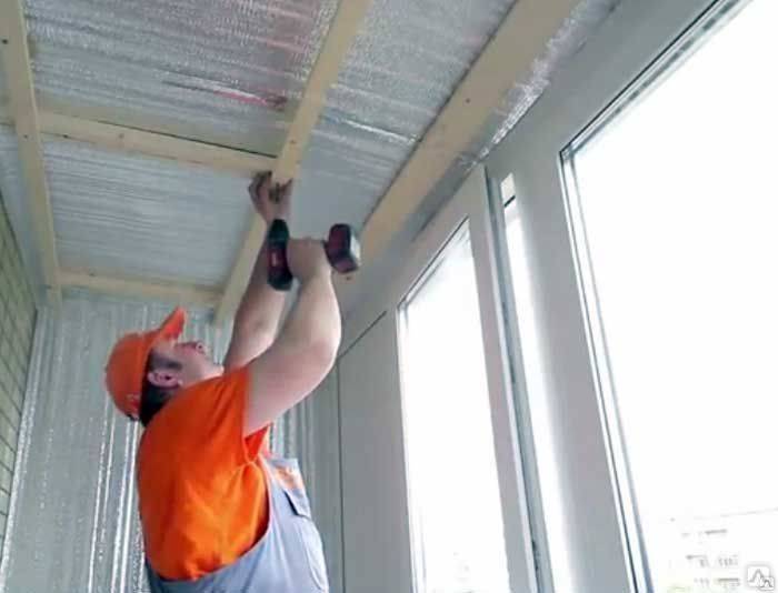Как закрепить панели пвх на потолке и обшивка балкона пластиком своими руками