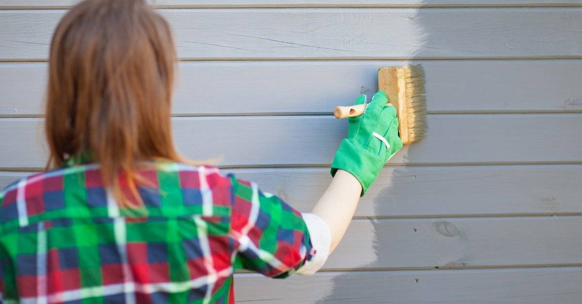Чем покрасить деревянный дом снаружи своими руками: выбор краски | онлайн-журнал о ремонте и дизайне
