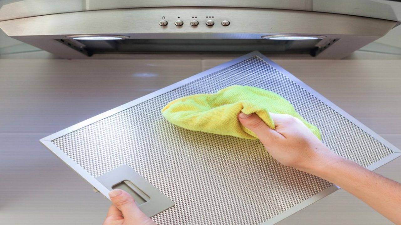 Как почистить кухонную вытяжку в домашних условиях