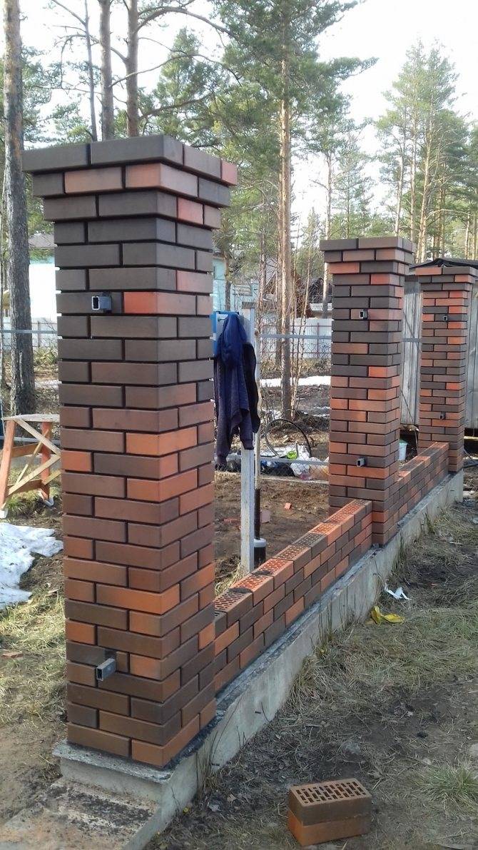 Особенности кладки кирпичных столбов |