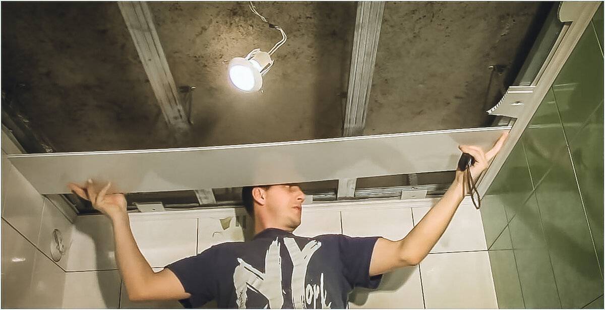 Как крепить пластиковые панели к потолку – инструкция по монтажу