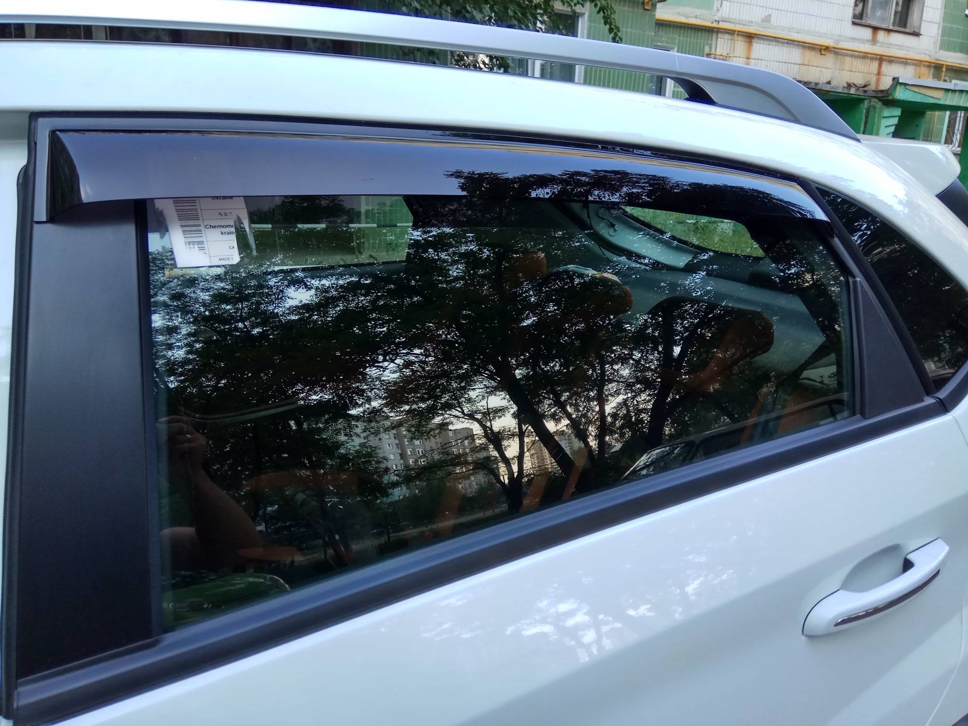 Порядок установки дефлекторов на окна автомобиля: пошаговые инструкции