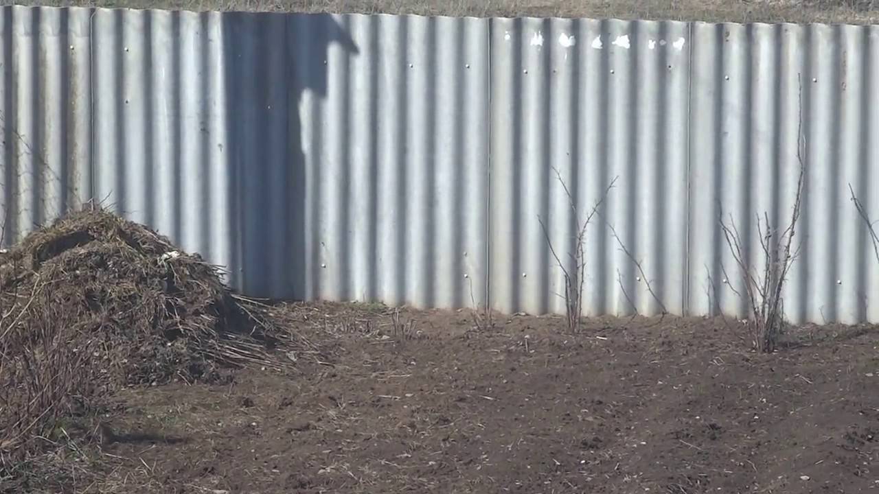 Делаем недорогую ограду из шифера