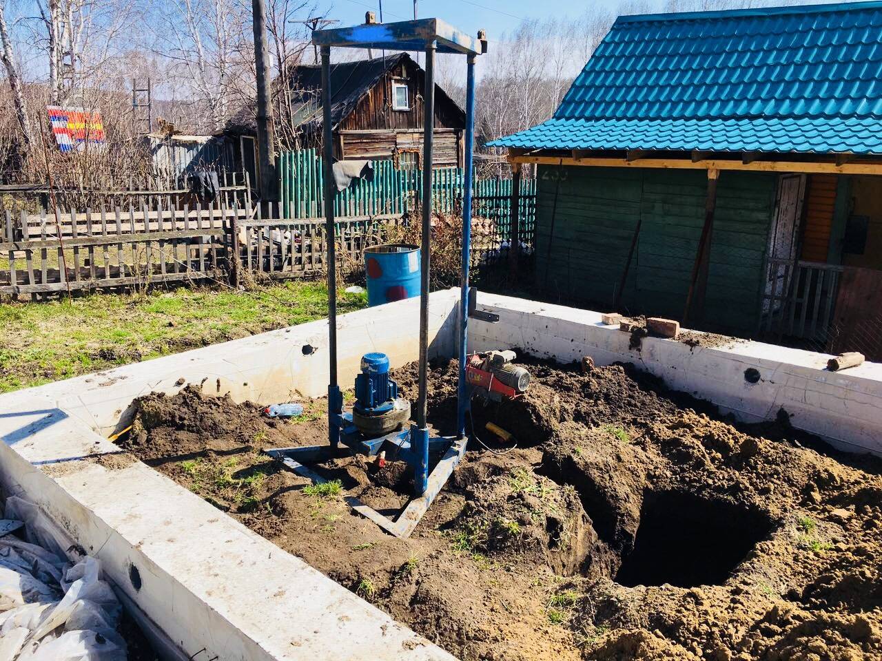 Можно ли бурить скважину на воду внутри дома: особенности конструкции, условия монтажа