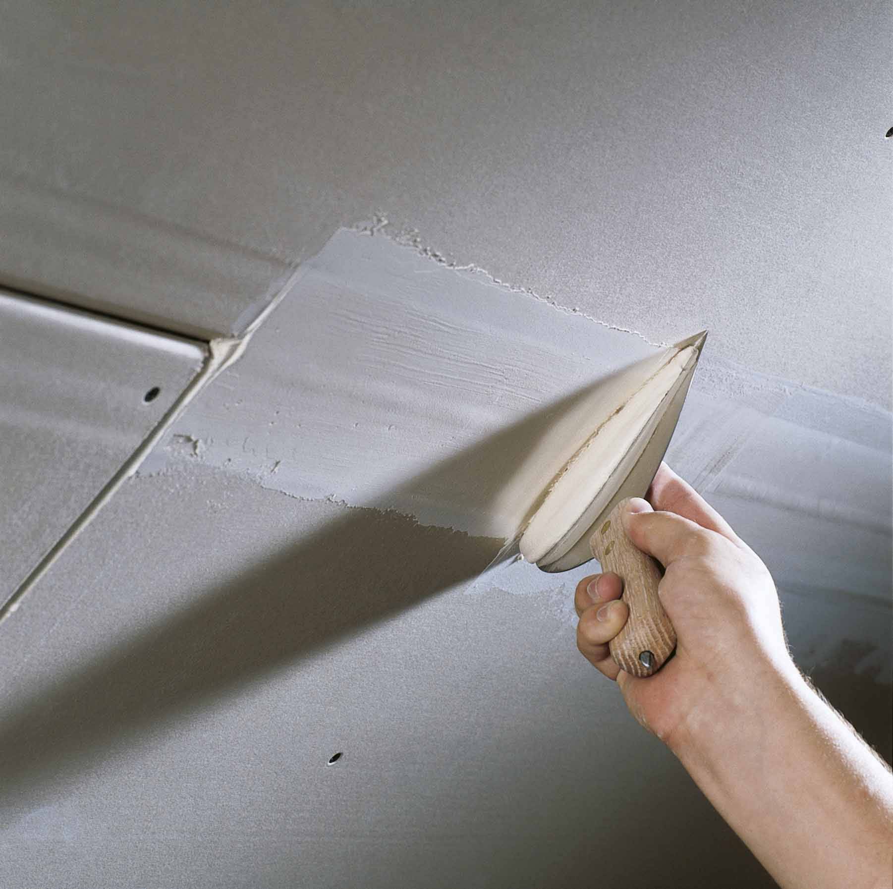 Как шпаклевать потолок из гипсокартона под покраску: 5 этапов