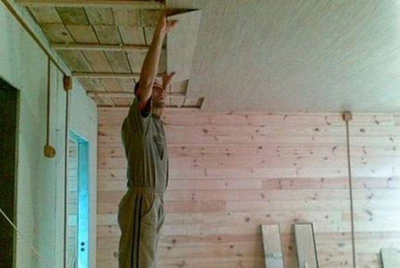 Как своими руками сделать потолок из ламината?