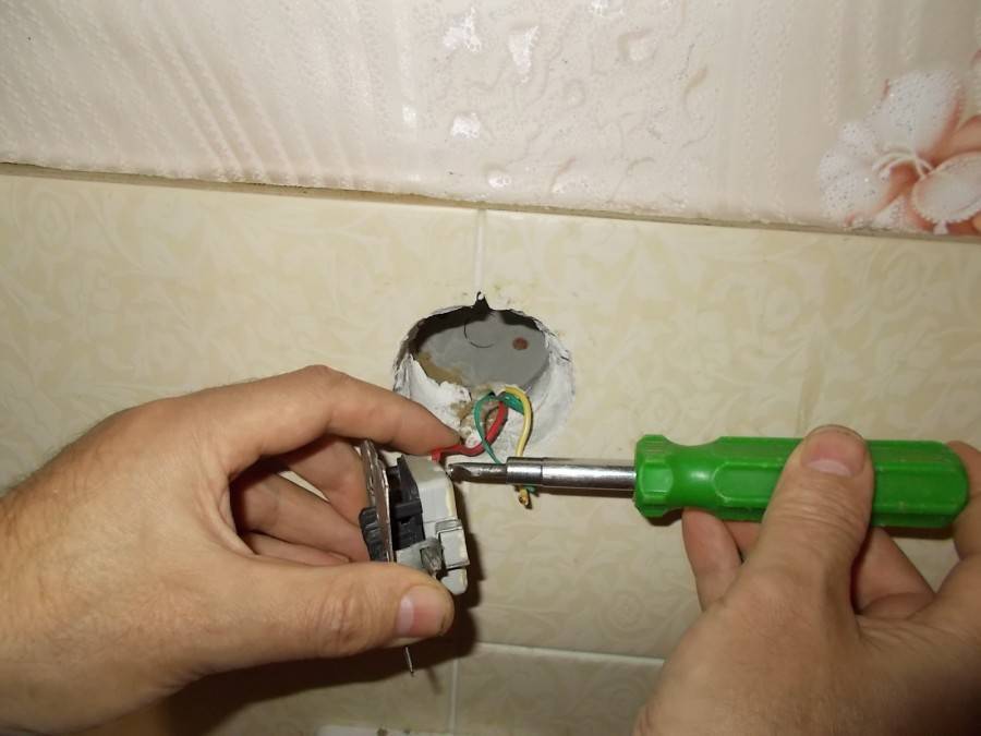 Как поменять розетку в квартире самостоятельно