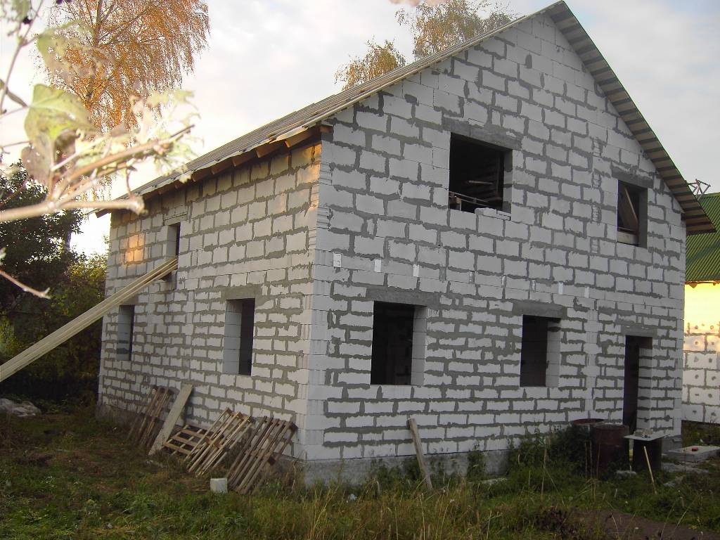 Дом из газобетона и отзывы владельцев: плюсы и минусы