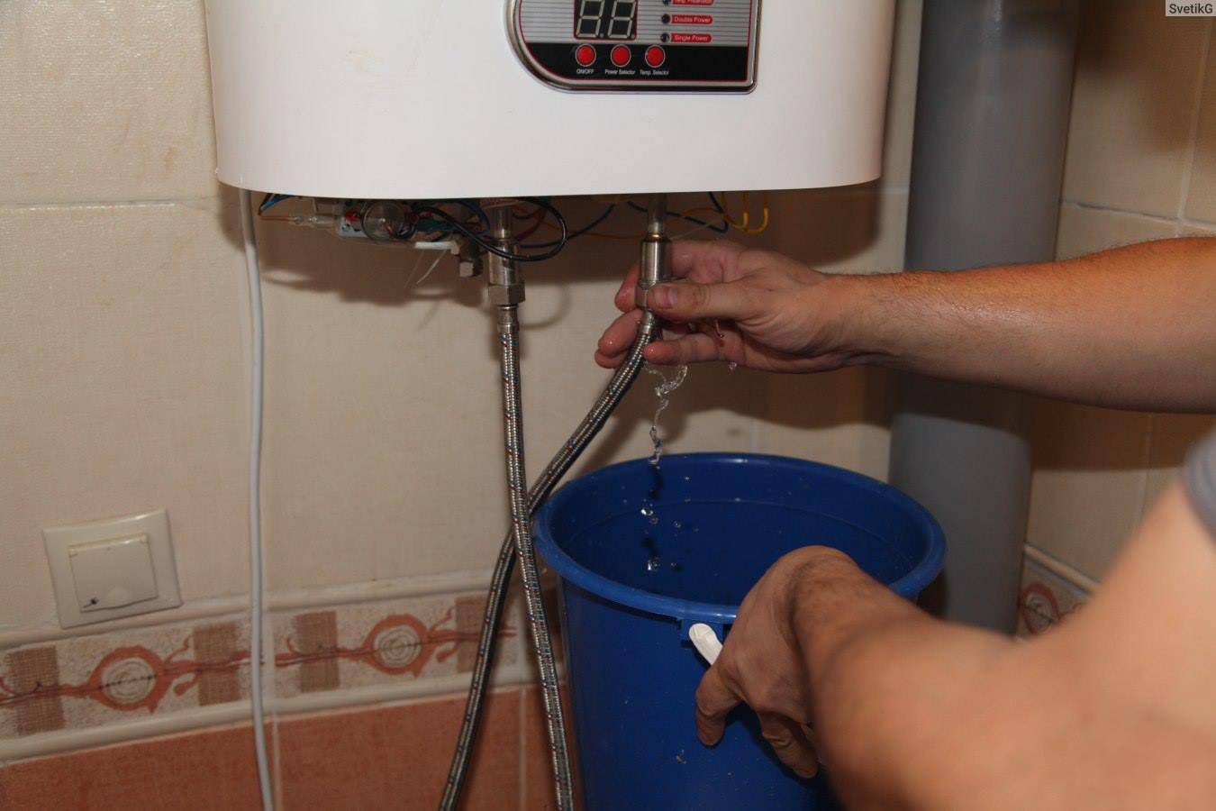 Из водонагревателя капает вода. Слить бойлер Термекс. Слить воду с водонагревателя Термекс 100 литров.