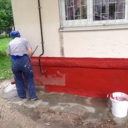 Чем покрасить фундамент дома по штукатурке