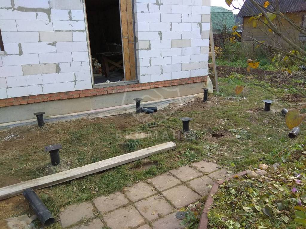 Пристройка к дому на винтовых сваях: плюсы и минусы