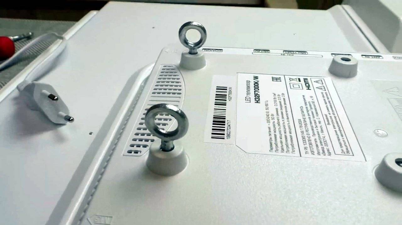 Крепление телевизора на стену своими руками с готовым кронштейном и без