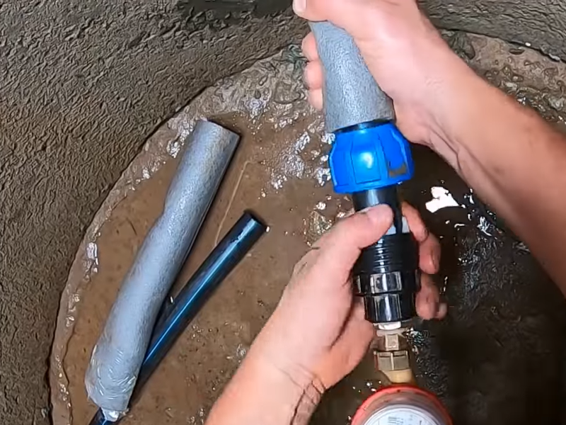 Замерзли пластиковые трубы водопровода – что делать?