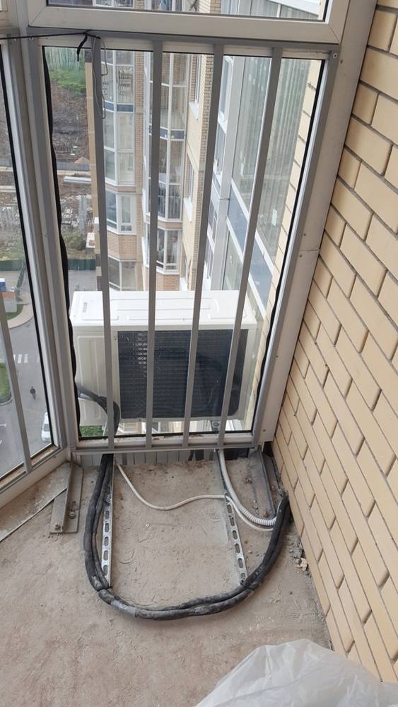Монтаж наружного и внутреннего блока кондиционера на балконе