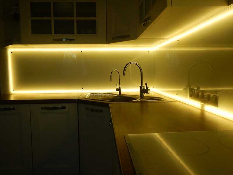 Светодиодная подсветка для кухни под шкафы — выбор и подключение