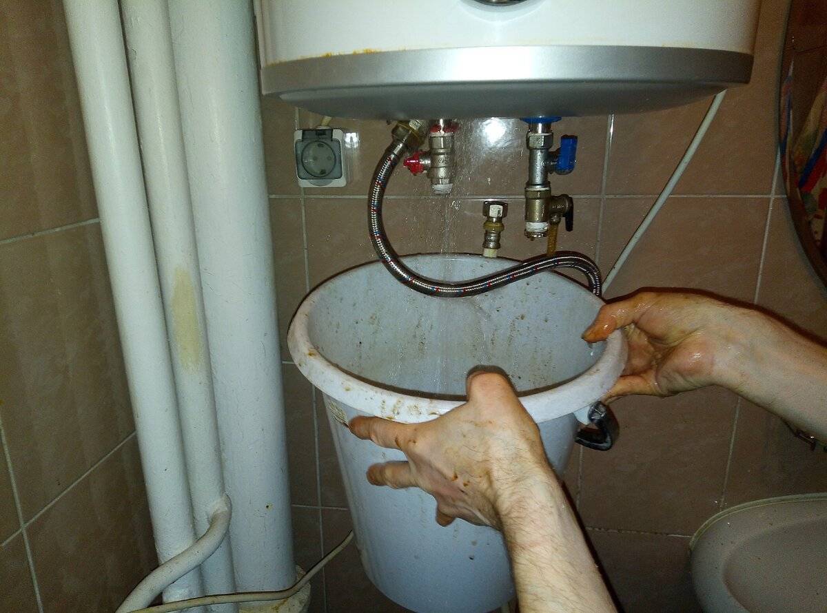 Почему из водонагревателя не течет или слабый напор горячей воды