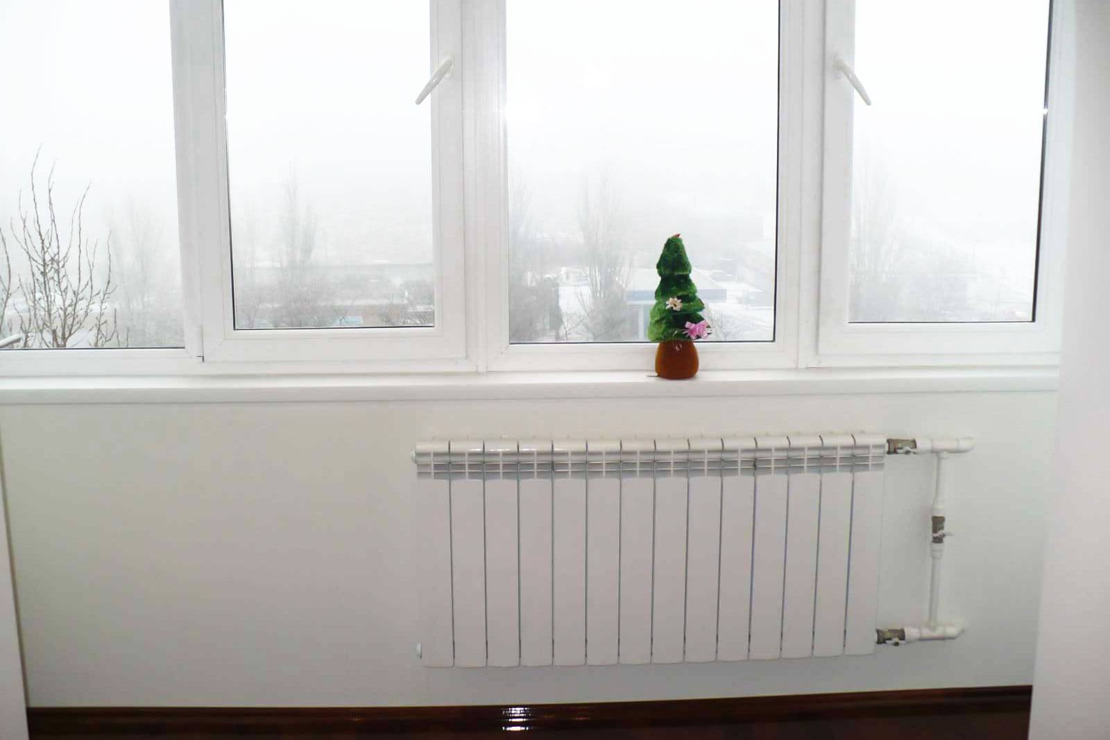 Батарея на балконе своими руками: как вывести радиатор и можно ли