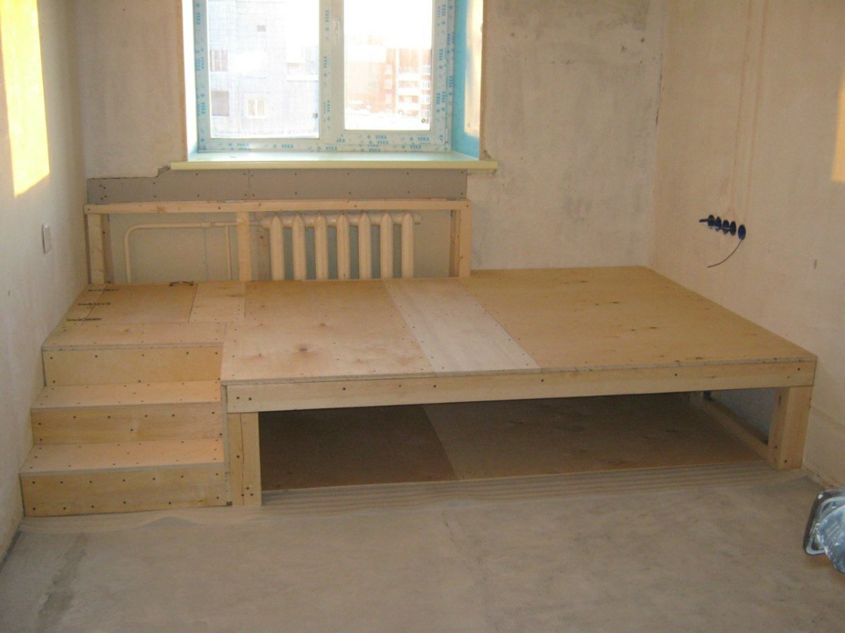 Как сделать подиум с выдвижной кроватью своими руками?