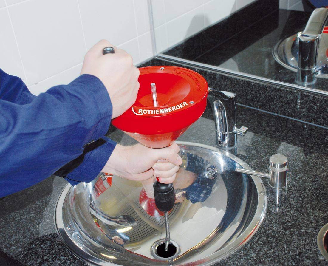 Устранение засоров канализации в квартире и частном доме: средства для прочистки труб и прочие способы