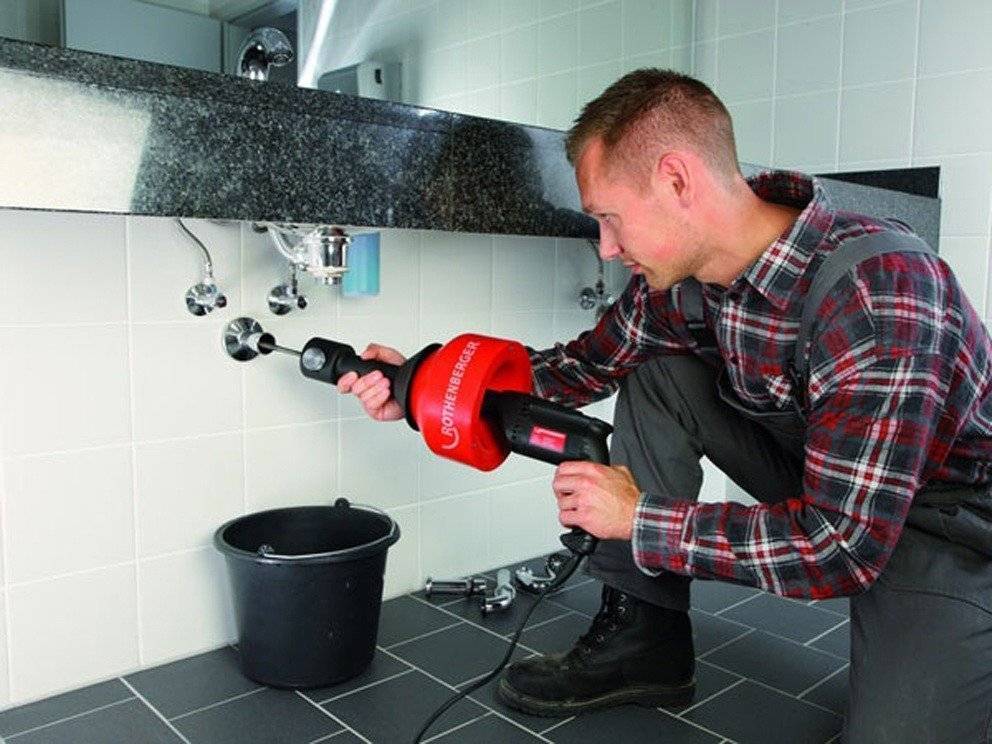 Как прочистить канализацию в частном доме своими руками: как и чем правильно почистить, промыть и сделать эффективную прочистку надолго