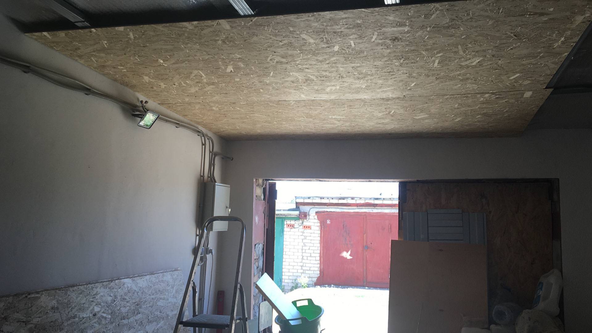 Как и чем утеплить потолок в гараже изнутри (пенопластом, пеной и др. материалами)