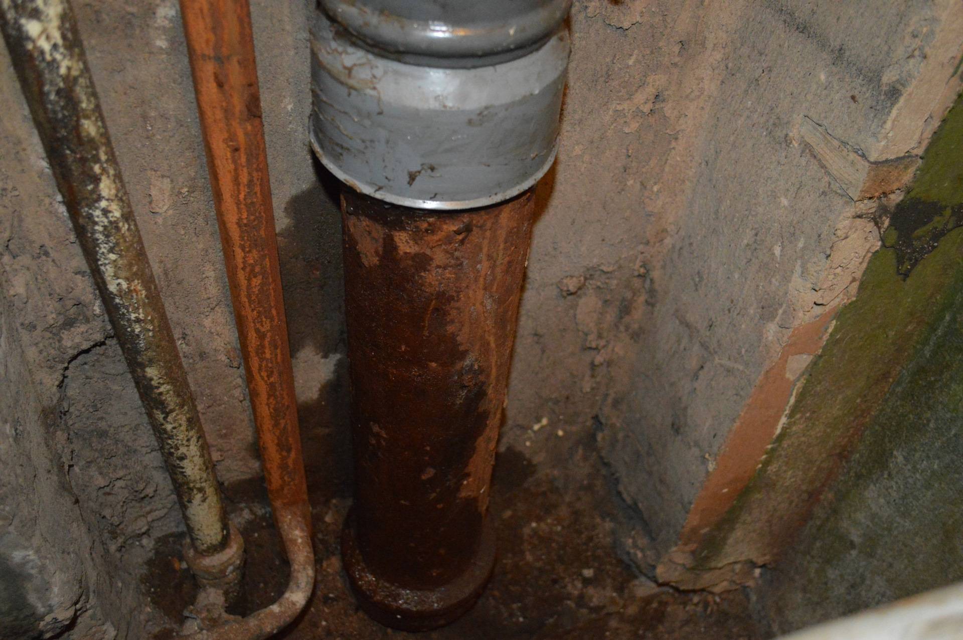Правила надежного ремонта канализационных труб, советы практикующих специалистов