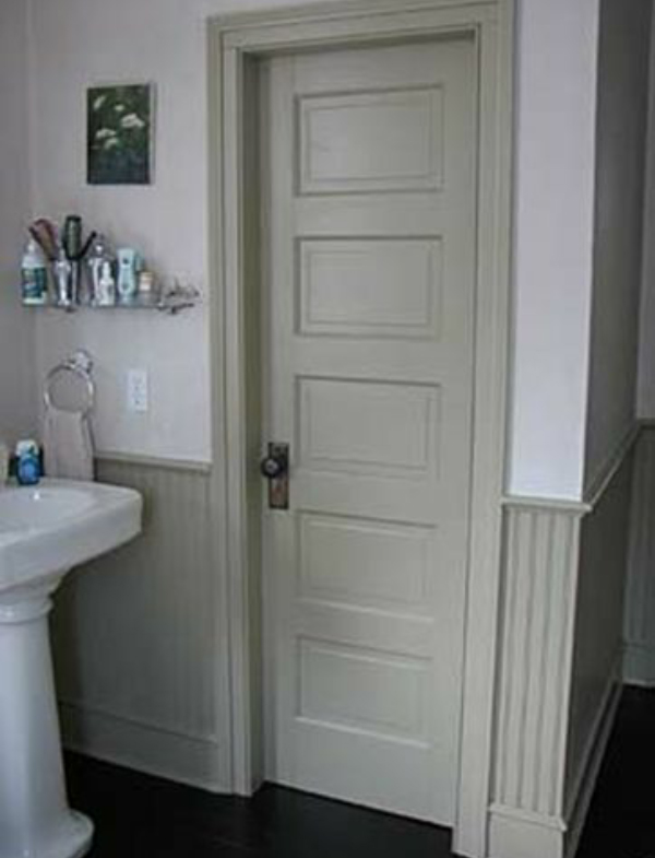 Деревянные двери в ванной. Двери для ванной. Дверь в санузел. Межкомнатные двери в туалет. Межкомнатные двери в ванную и туалет.
