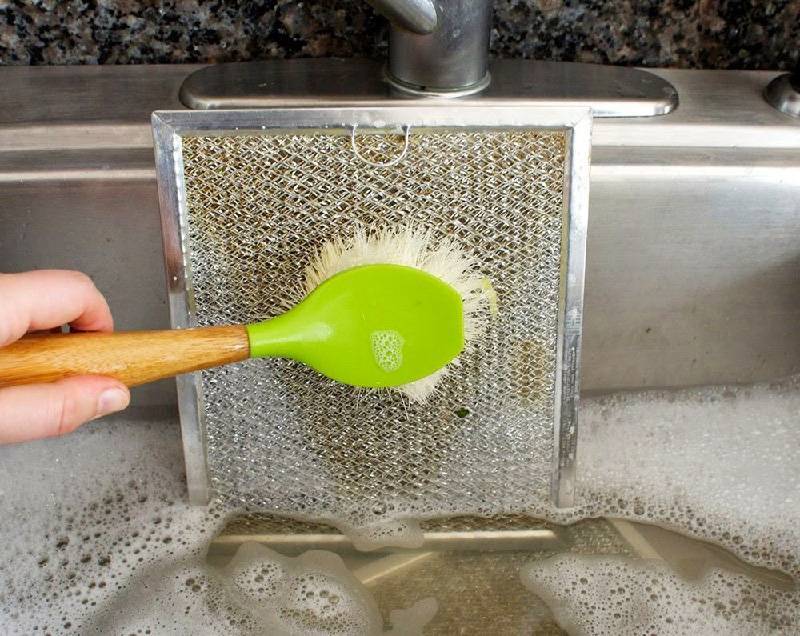Как очистить вытяжку на кухне в домашних условиях: решетку, фильтр от жира