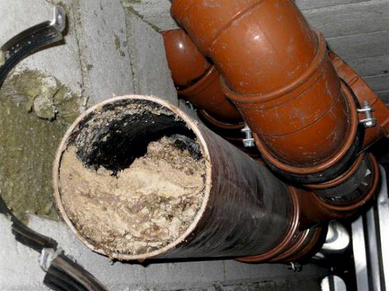 Устраняем засор и чистим канализационные трубы