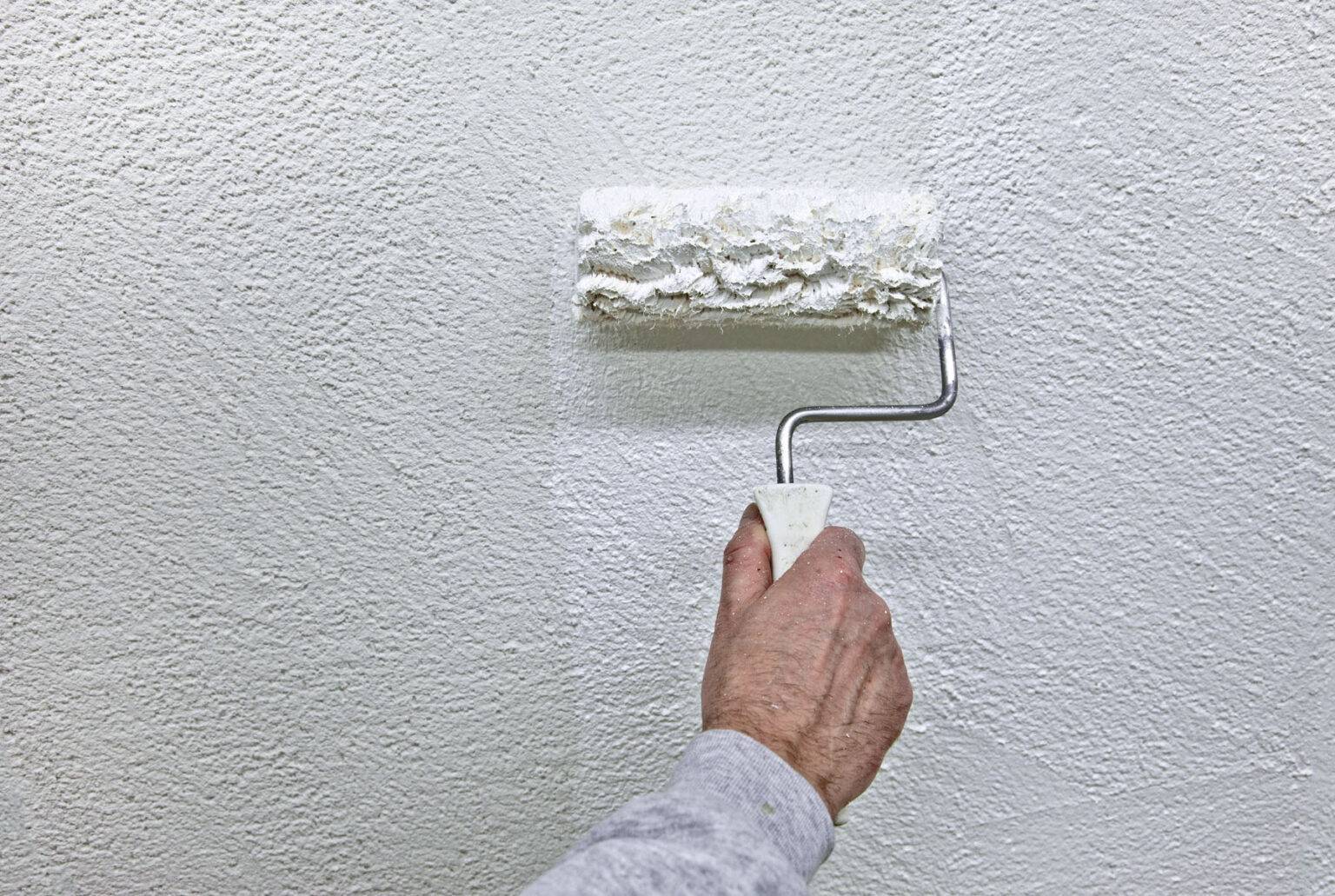 Как грунтовать потолок перед покраской своими руками