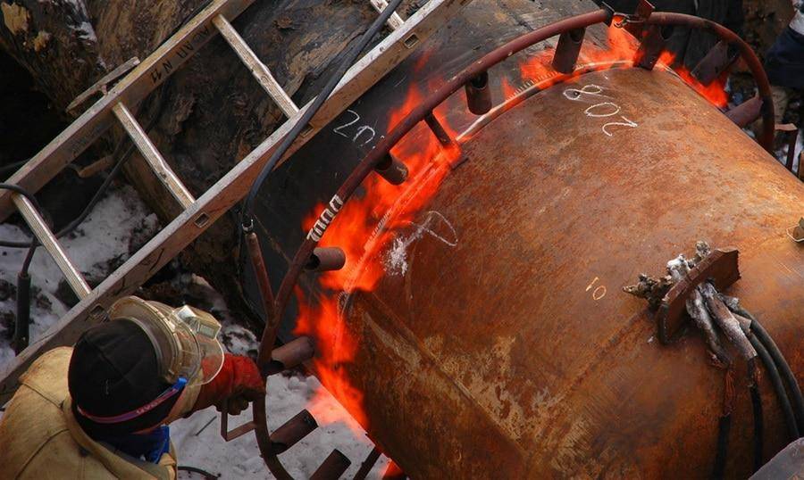 Сварка сосудов и трубопроводов. Подогреватель стыков труб ПСТ-1420. Кольцевой подогреватель стыков труб 1020. Подогреватели стыков труб ПСТ. Кольцевая горелка для подогрева стыков труб.