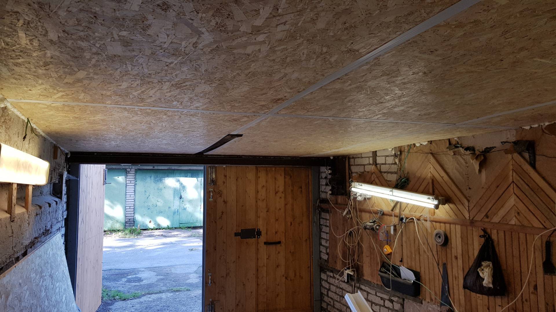 Потолок в гараже: лучшие варианты и инструкции по монтажу!