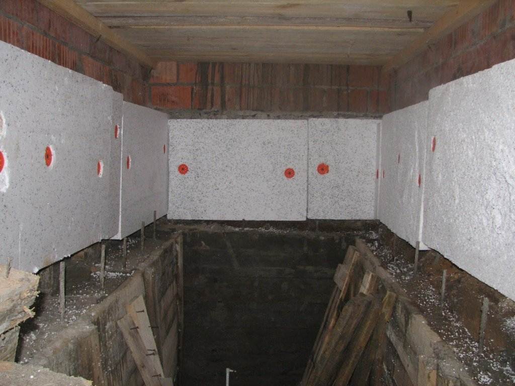 Как утеплить потолок в погребе – комплекс работ для утепления подвала