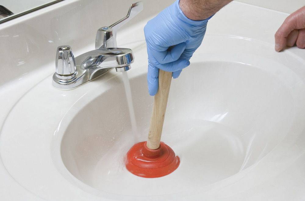 Чистка канализационных труб: причины засоров, методы очистки