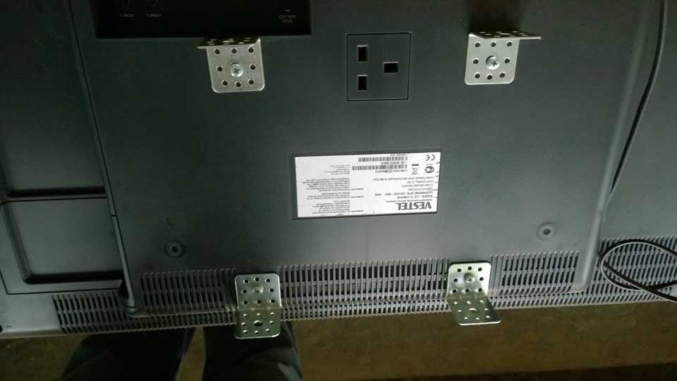 Крепление для телевизора на стену: виды, выбор, монтаж