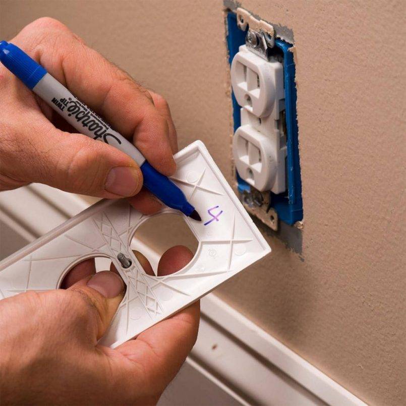 Как заменить розетку в квартире своими руками: как самостоятельно поставить ее вместо старой или монтировать двойной выключатель там, где в стене дома был одинарный?