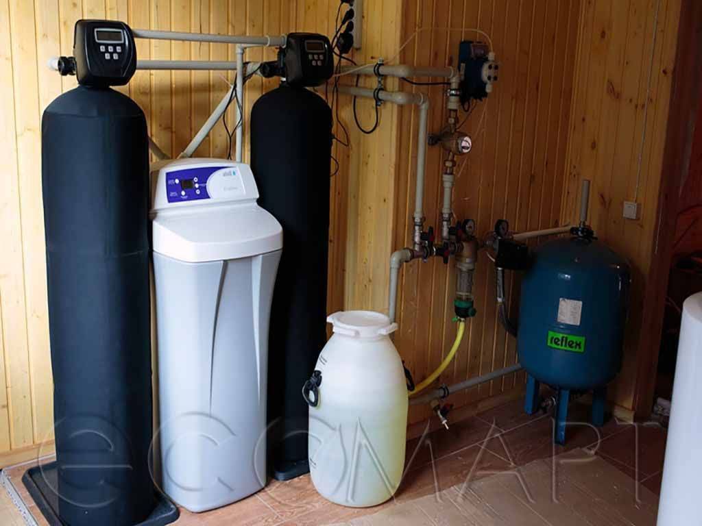 Очистка воды нижний. Водоподготовка (система очистки воды) RAIFIL. Водоочистка в частном доме. Фильтр для воды из скважины. Очистное оборудование для воды в частном доме.